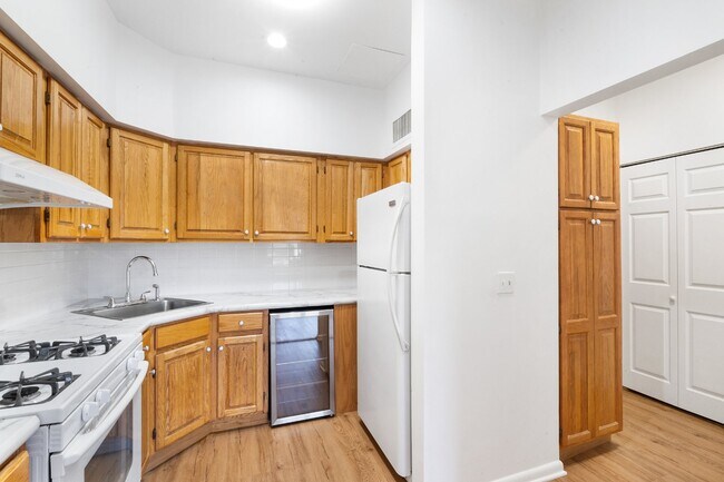 Building Photo - 92 E Blackwell St