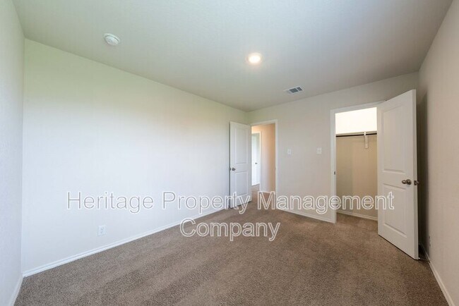 Building Photo - 1018 Andean Emerald