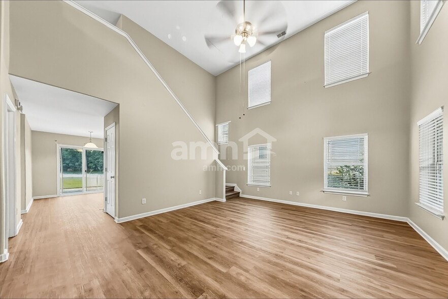 Building Photo - 122 Spring Lakes Dr