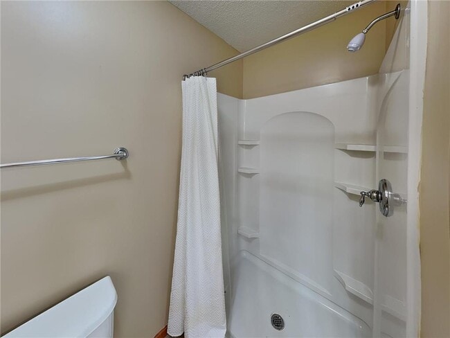 Building Photo - 5106 Farnham Dr N