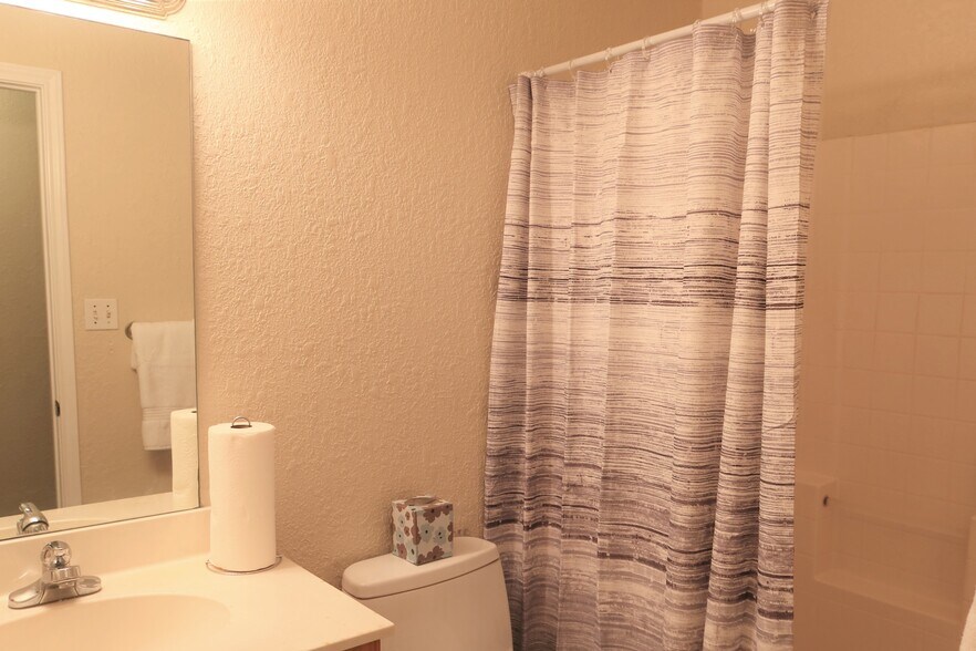 Minor Bathroom - 3607 Woodrow Dr