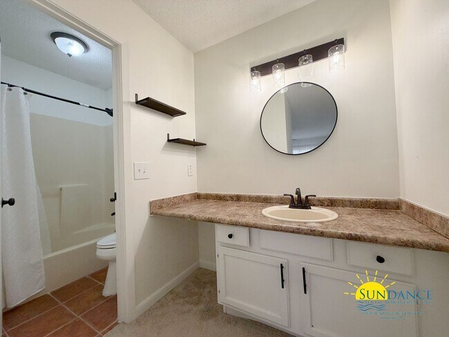 Building Photo - Charming 3-Bedroom Home in Fort Walton Beach!