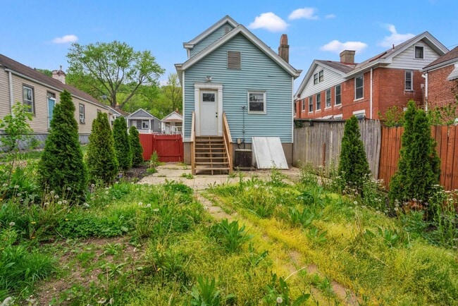 Building Photo - 2210 Busse St