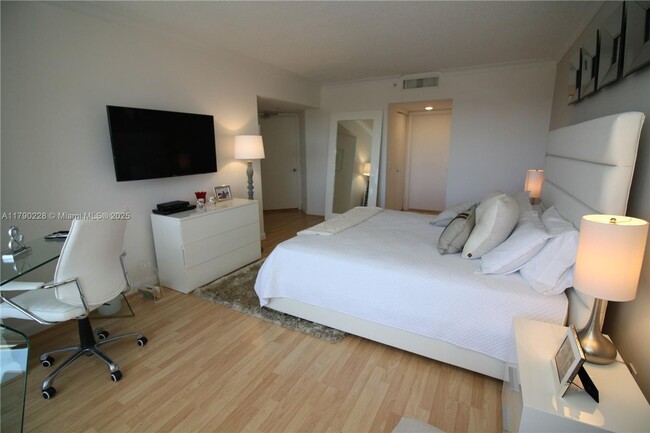 Building Photo - 21205 Yacht Club Dr