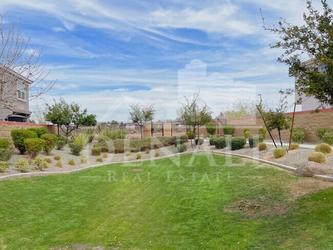 Building Photo - 17155 N 9th Pl