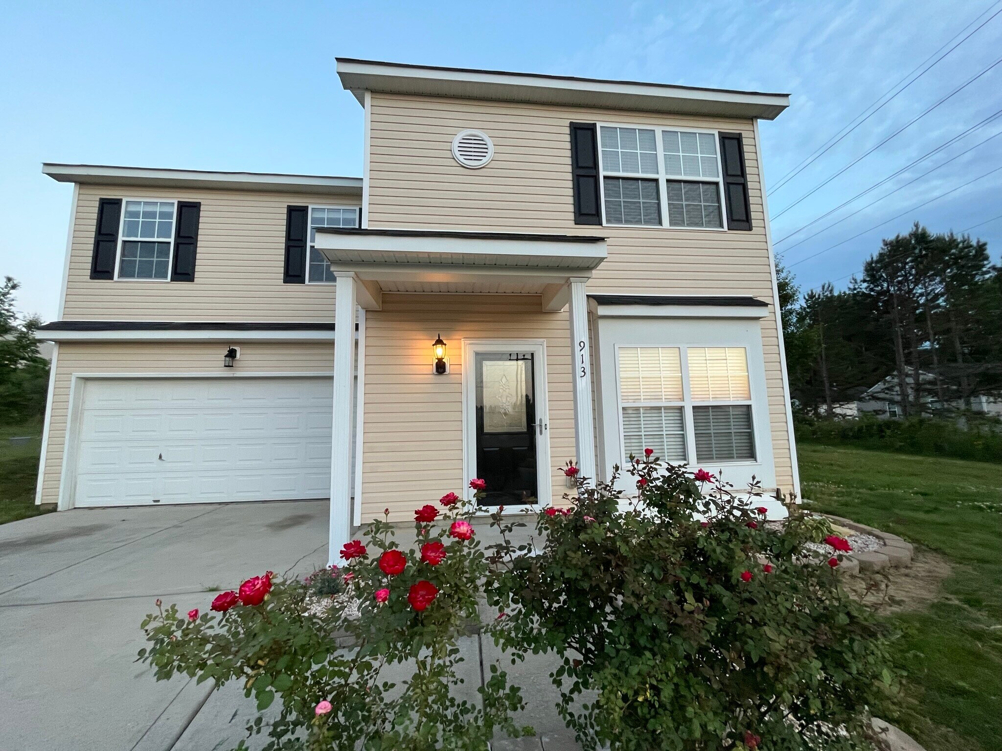 Building Photo - 913 Redford Ln