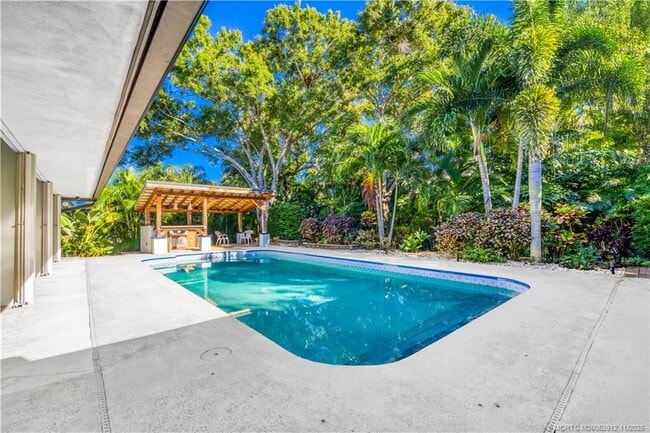 Building Photo - 7 Oakwood Dr