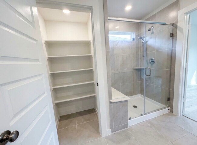 Building Photo - 5549 Madden Ln
