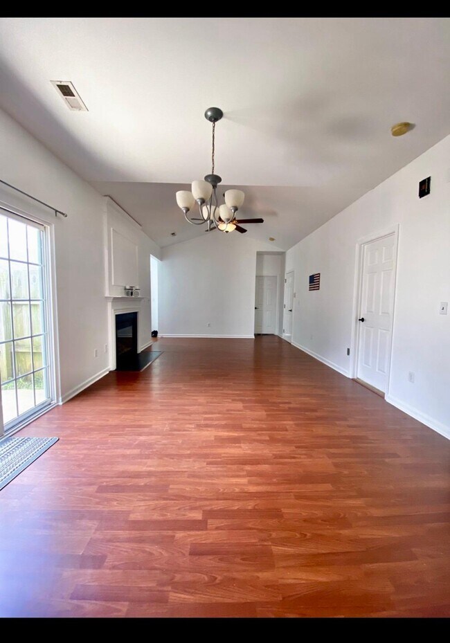 Building Photo - 4 Maravista Ave