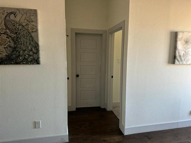 Building Photo - 6043 Rivendell Dr