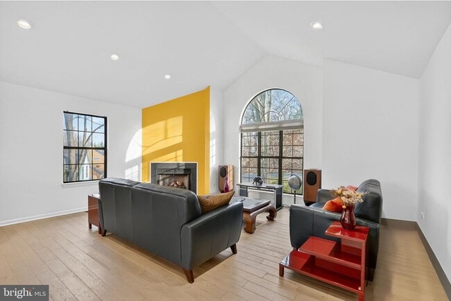 Building Photo - 7011 Fox Chase Rd