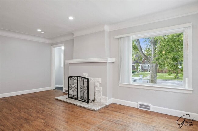 Building Photo - $1250 3 bedroom bungalow