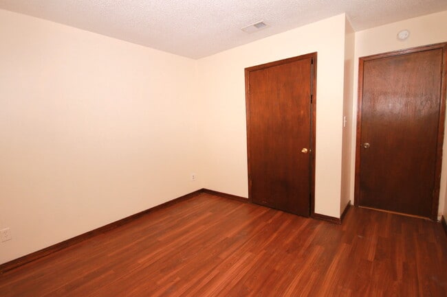 Building Photo - Spacious 2 Bedroom Rental Near Mobile Hwy ...