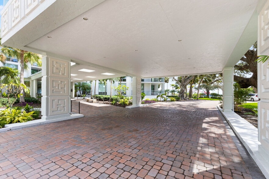 Building entry - 1111 N Gulfstream Ave