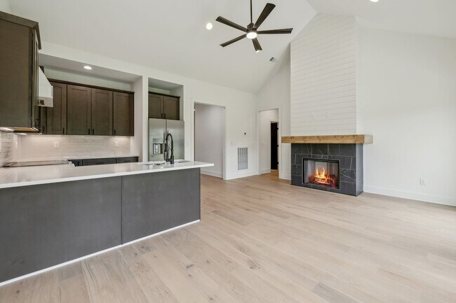 Building Photo - 815 Oconnor St