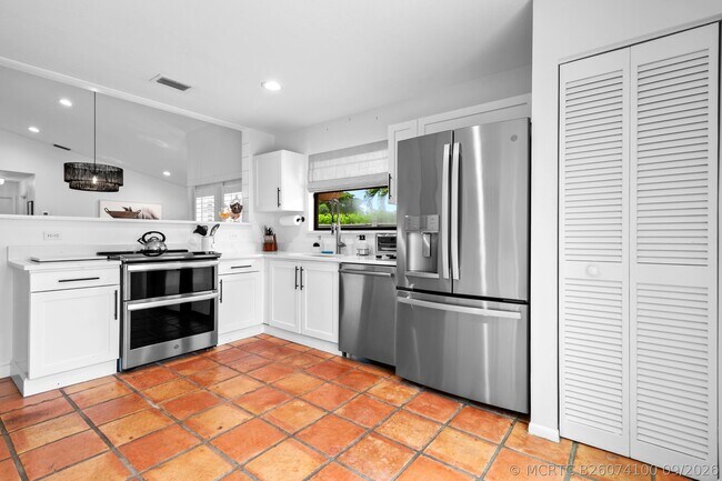 Building Photo - 2542 Bedford Mews Dr