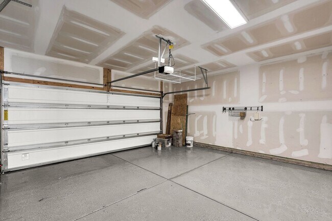 Building Photo - 4 Bedroom 3 Bath Home Located in Shell Pointe at Cobblestone Village in Summerville!