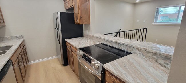 Building Photo - GREAT COLONIAL PARK CONDO