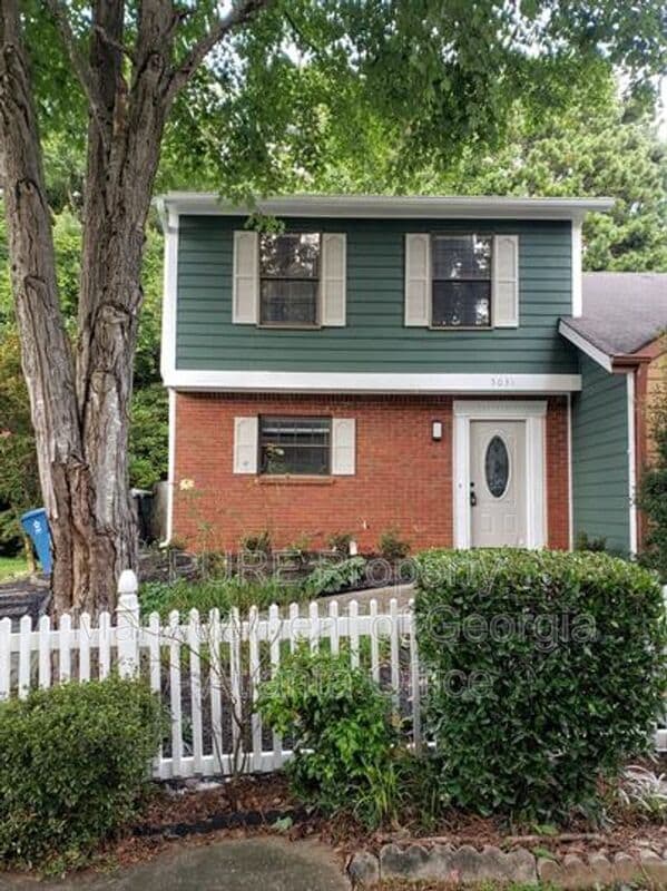 Building Photo - 5031 Village Green Way