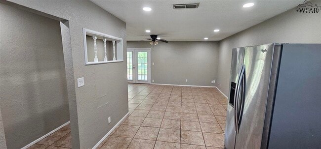Building Photo - 1620 Grandview W
