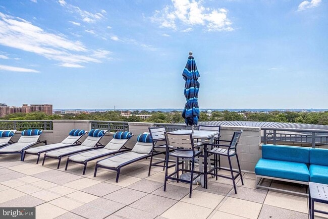 Building Photo - 1021 N Garfield St