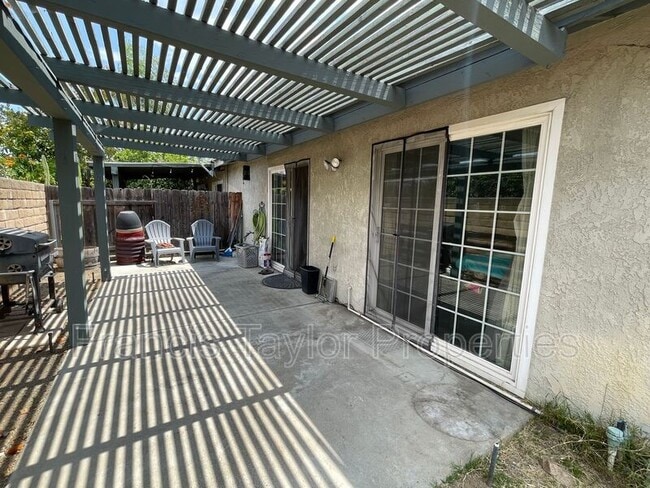 Building Photo - 2422 Teaberry Glen