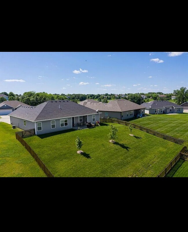 Building Photo - 5610 Abercorn Dr