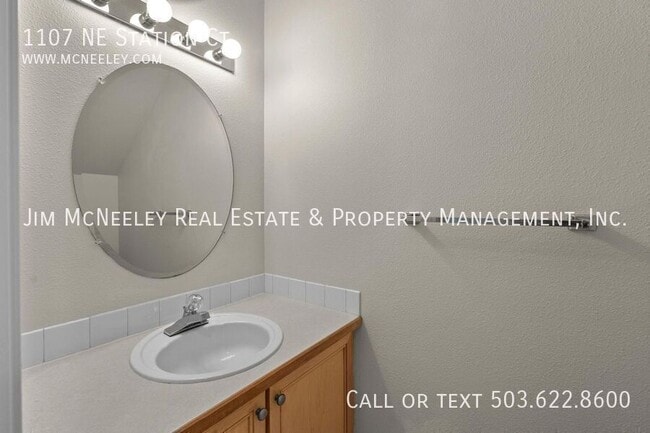 Building Photo - 1107 NE Station Ct