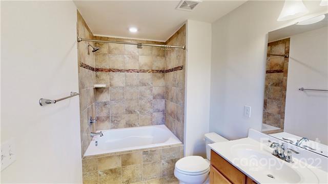 Building Photo - 1757 Evergreen Dr