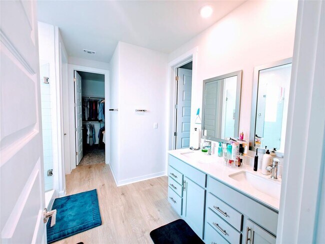 Building Photo - 228 Mystic Cyn Ln