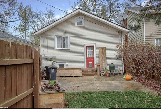 Building Photo - 736 Gardenia Ave