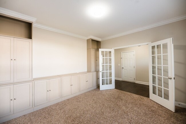 Building Photo - Stunning 5 Bedrooms, 4 Baths home in Summerfield with 2 car garage.