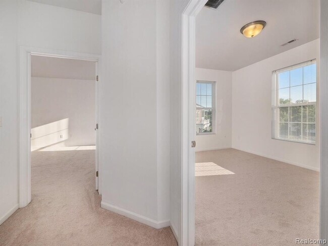 Building Photo - 964 W Summerfield Gln Cir