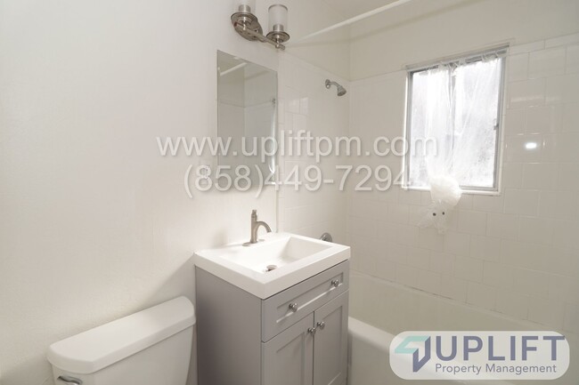 Building Photo - $500 off MOVE IN NOW! University Heights h...