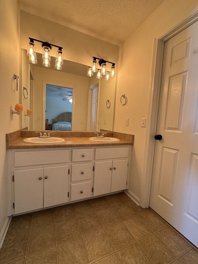 Building Photo - 178 N Spring View Dr