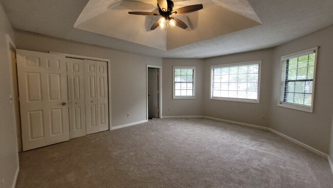 Building Photo - [NEW PRICE] Spacious 4 Bed / 2.5 Bath home...