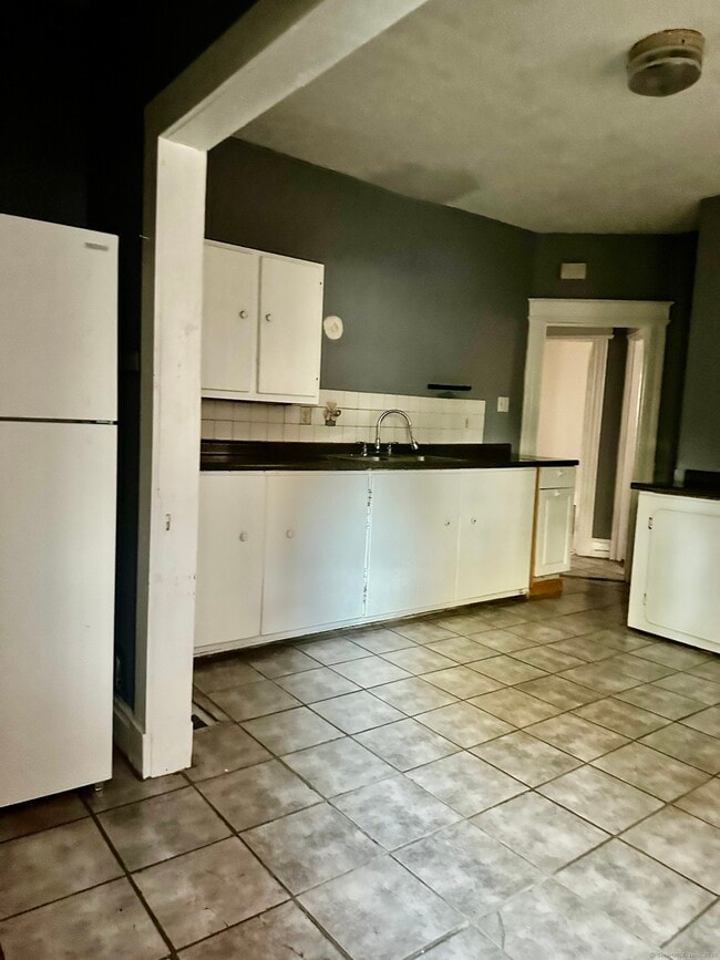 Building Photo - 54 Cabot St