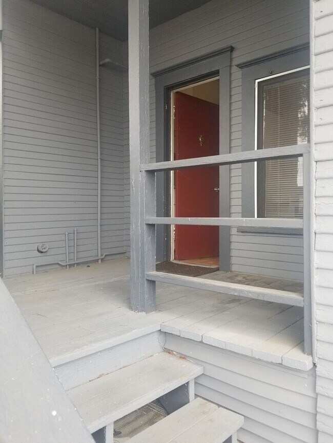 Building Photo - 425 Davis St