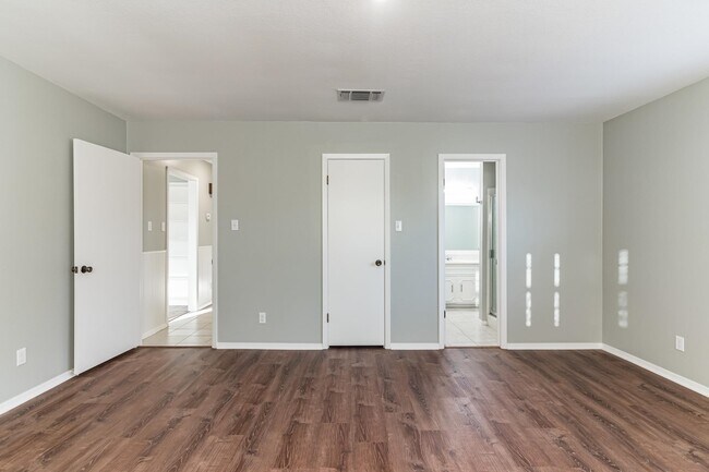 Building Photo - 1822 Greenwood Ln