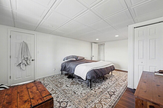 Building Photo - 5884 Rays Dr