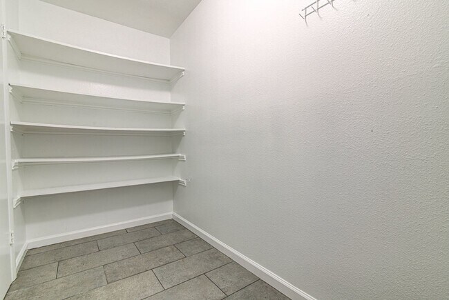 Building Photo - 1605 Dale Cove