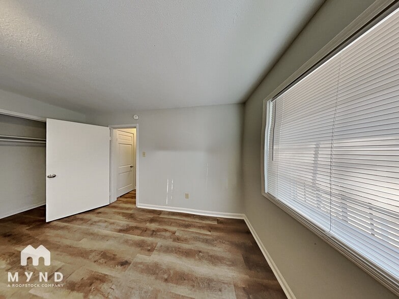 Building Photo - 4100 Navaho Ave