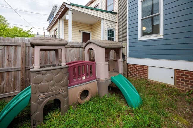 Building Photo - Amazing 3 Bedroom Home in Church Hill!! ***Available Early May 2026***