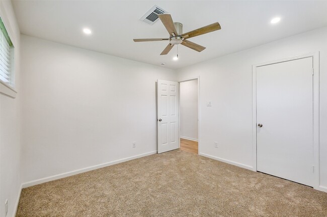 Building Photo - 3605 Longherridge Dr