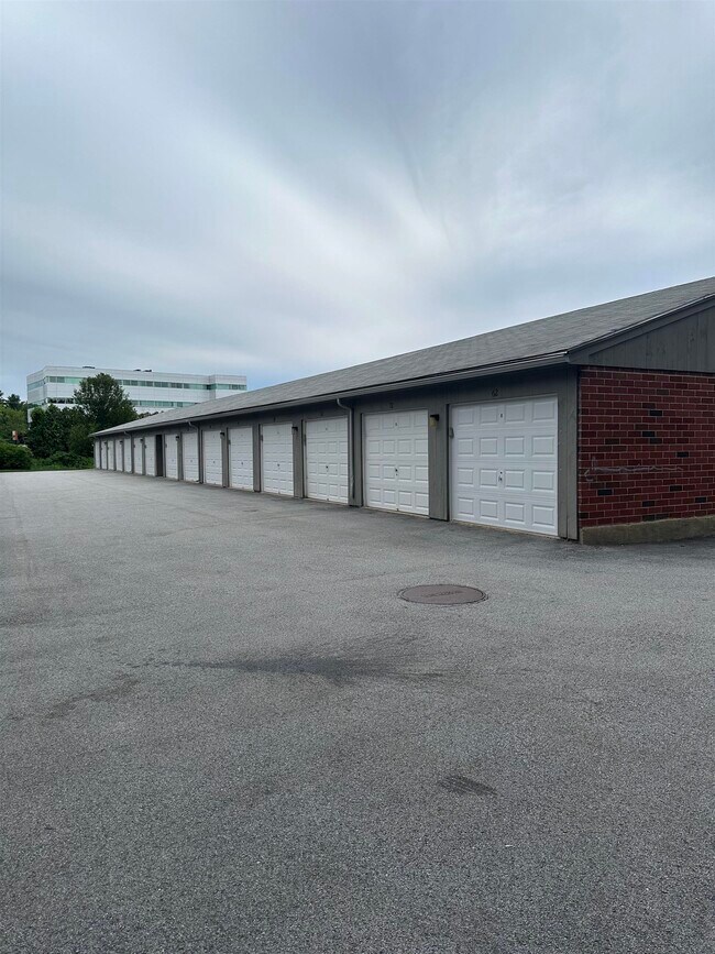 Building Photo - 9 Blackstone Dr