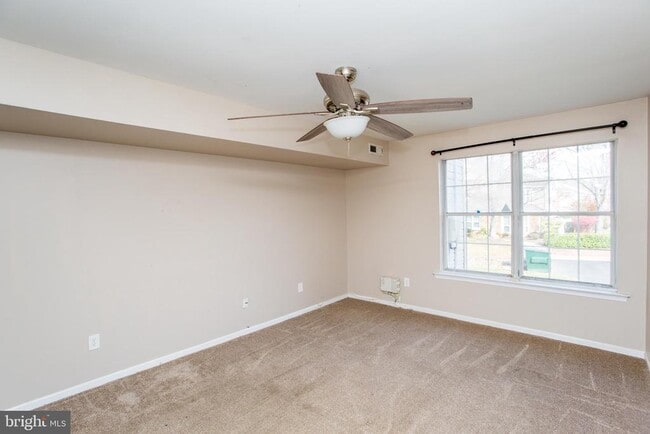 Building Photo - 10014 Beacon Hill Dr