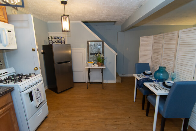 Kitchen area - 729 Congress St SE