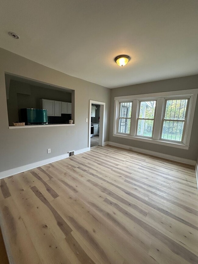 Building Photo - Beautifully Renovated 3-Bedroom Twin Home ...
