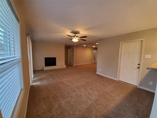 Building Photo - 2820 Fairbrook St