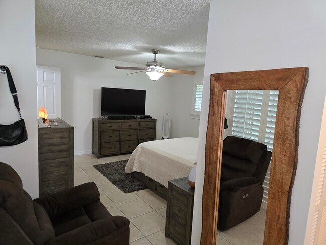 Building Photo - 939 Hibiscus Dr